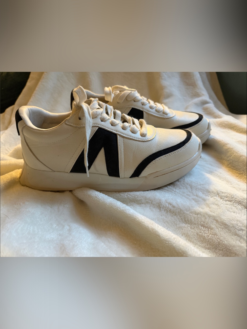 Women’s White and Black Casual Retro Look Sneakers